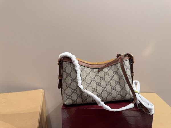 Modern Style Trendy Bag G4111
