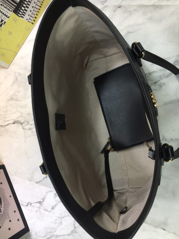 Modern Style Trendy GG Handbag 241