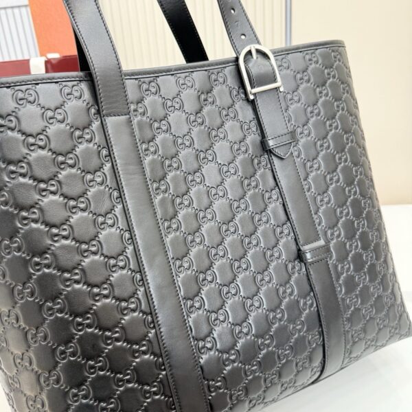 GG Emblem Large Tote Bag in Black 850218