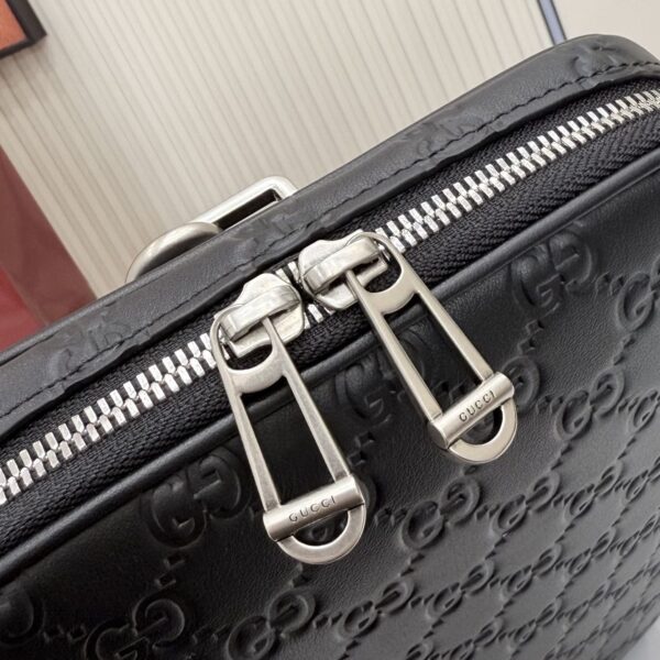 GG Emblem Small Crossbody Bag 862915