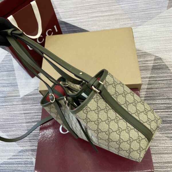 GG Emblem Medium Tote Bag 815214-3