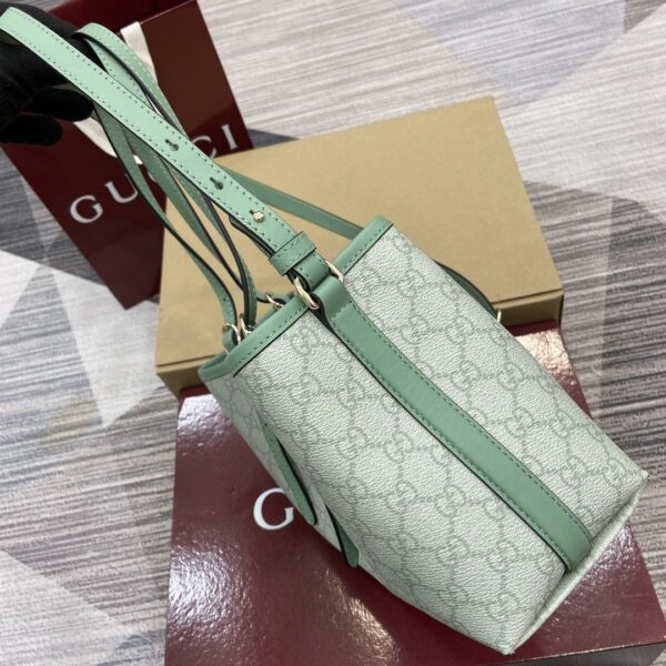 GG Emblem Medium Tote Bag 815214-3