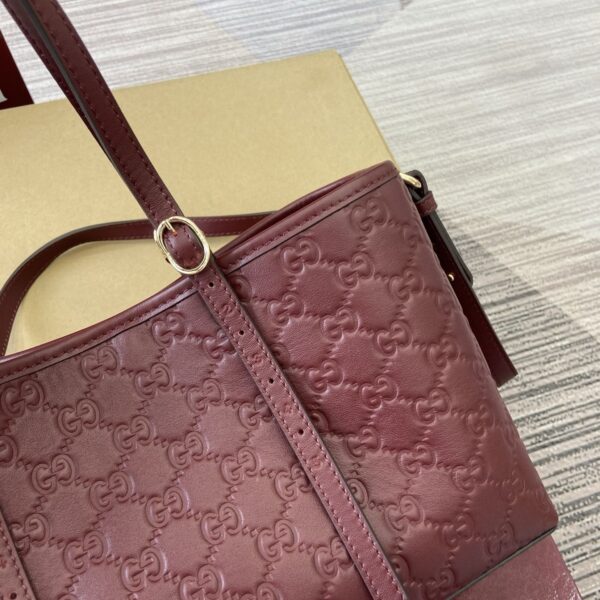 GG Emblem Medium Tote Bag 815214-1