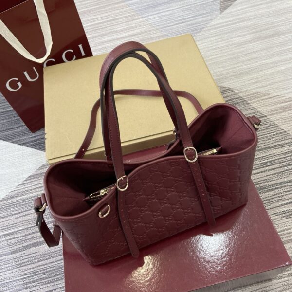 GG Emblem Medium Tote Bag 815214-1