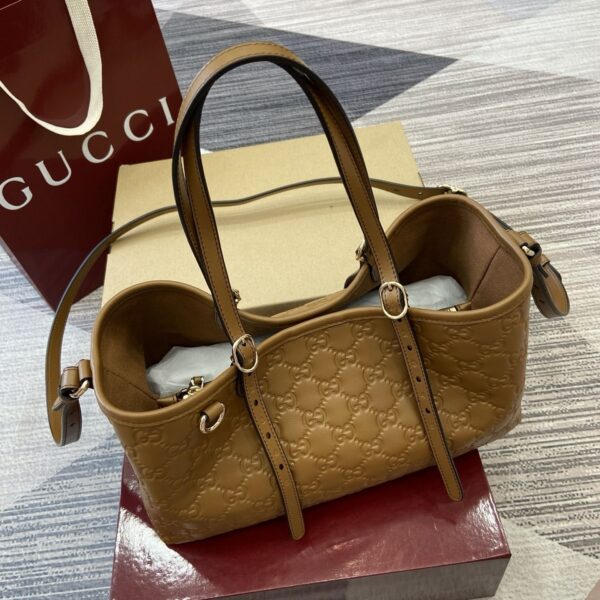 GG Emblem Medium Tote Bag 815214-1