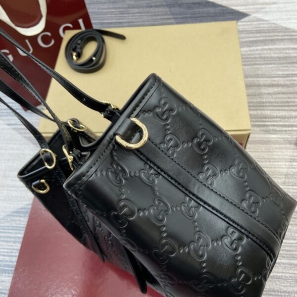 GG Emblem Medium Tote Bag 815214-1