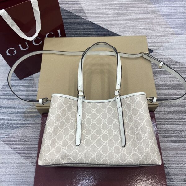 GG Emblem Medium Tote Bag 815214