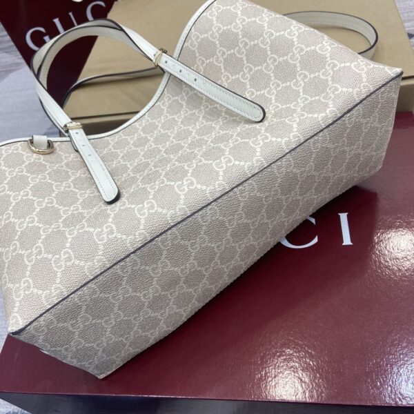 GG Emblem Medium Tote Bag 815214