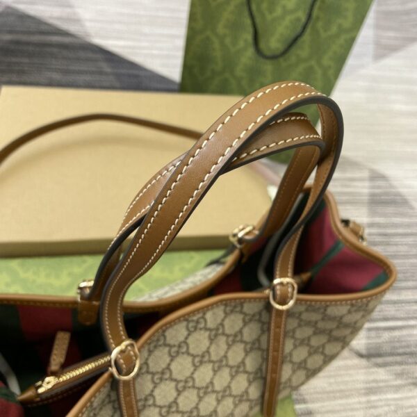 GG Emblem Medium Tote Bag 815214