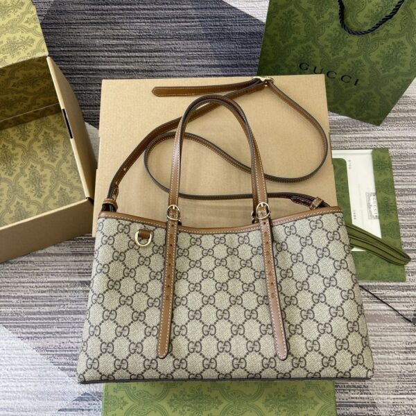 GG Emblem Medium Tote Bag 815214