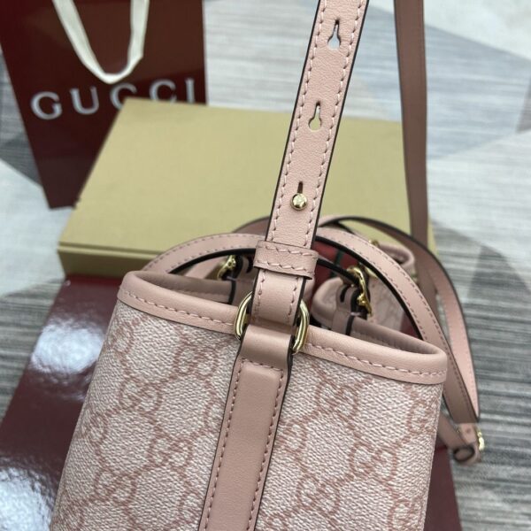 GG Emblem Medium Tote Bag 815214