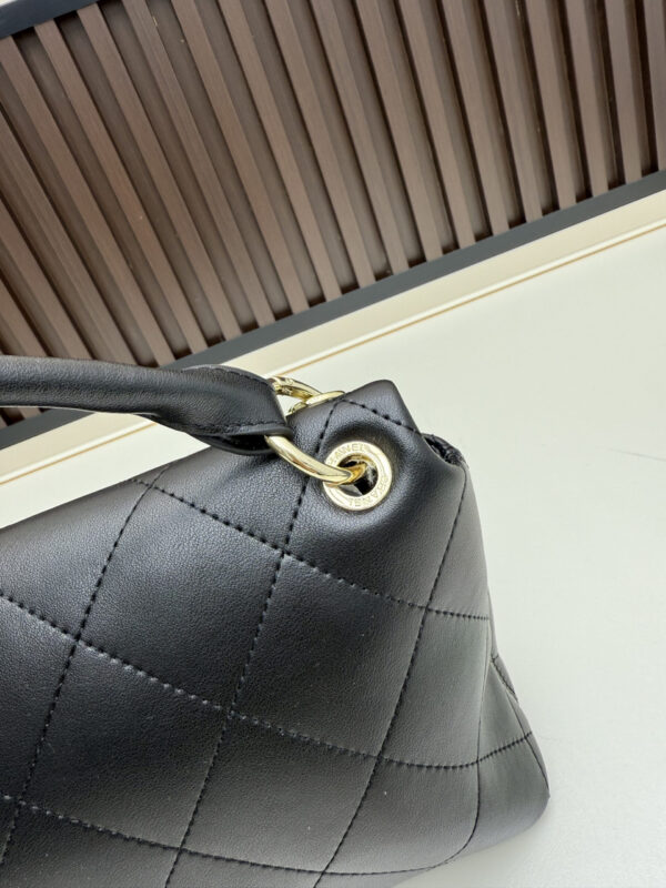 Iconic CN Handbag 09171