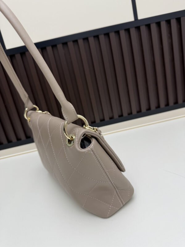 Iconic CN Handbag 09171