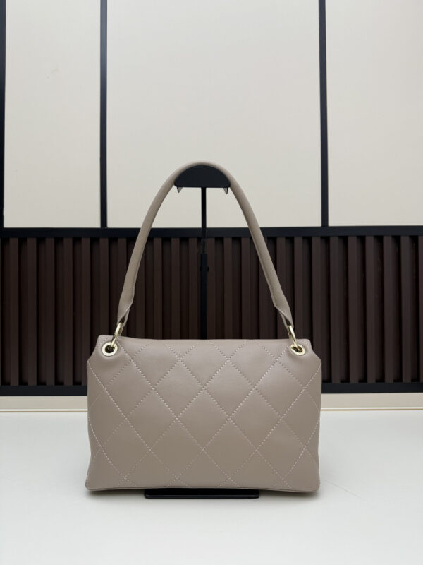 Iconic CN Handbag 09171