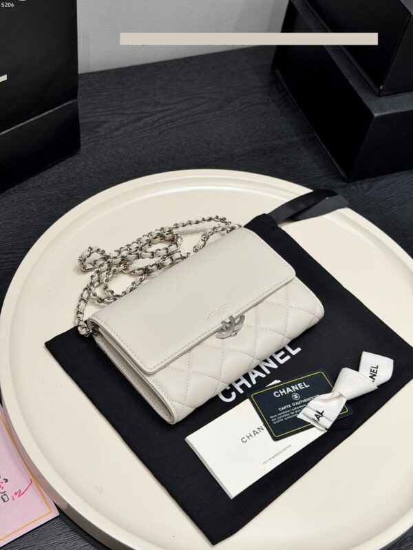 Modern Style Trendy CN Handbag CC261211