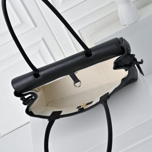 Iconic CN Handbag 7078