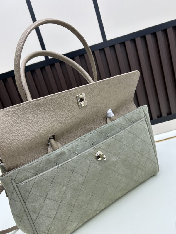 Iconic CN Handbag 019-092