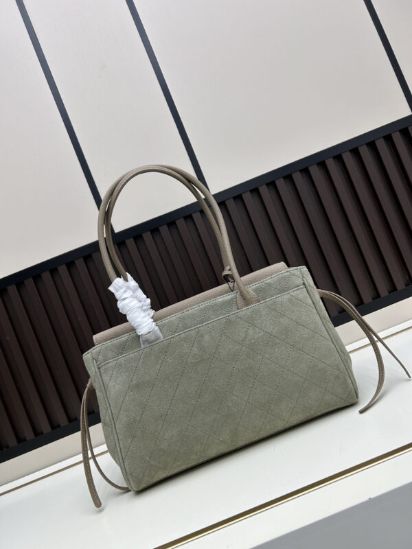 Iconic CN Handbag 019-092