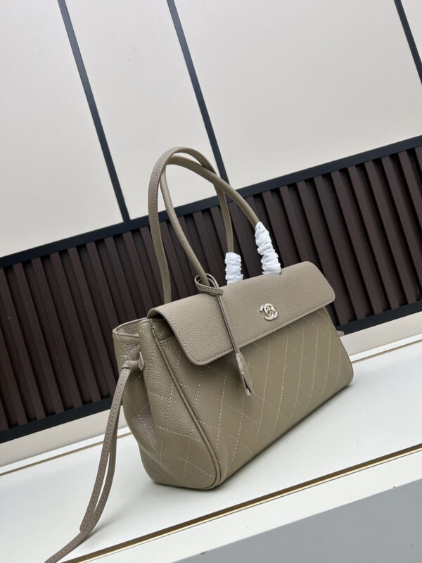 Iconic CN Handbag 019-092