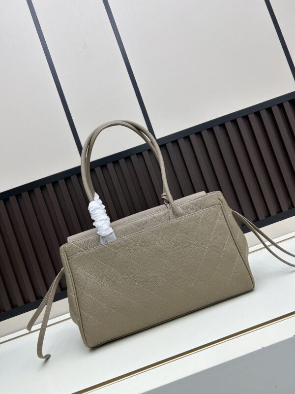 Iconic CN Handbag 019-092