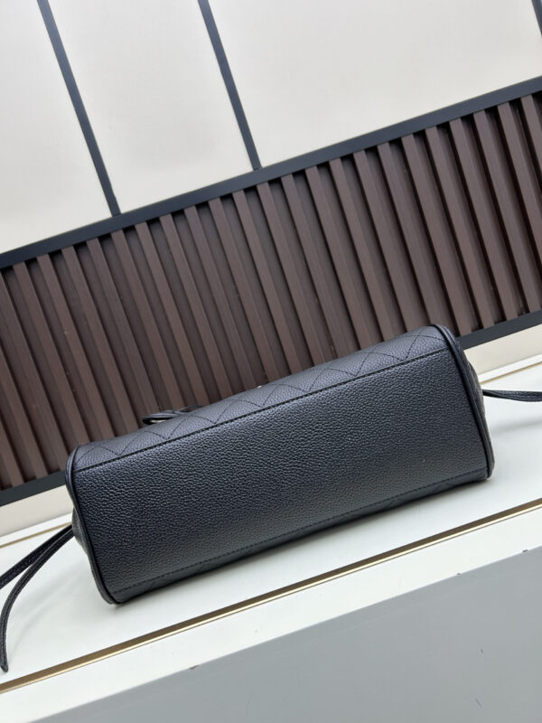 Iconic CN Handbag 019-092