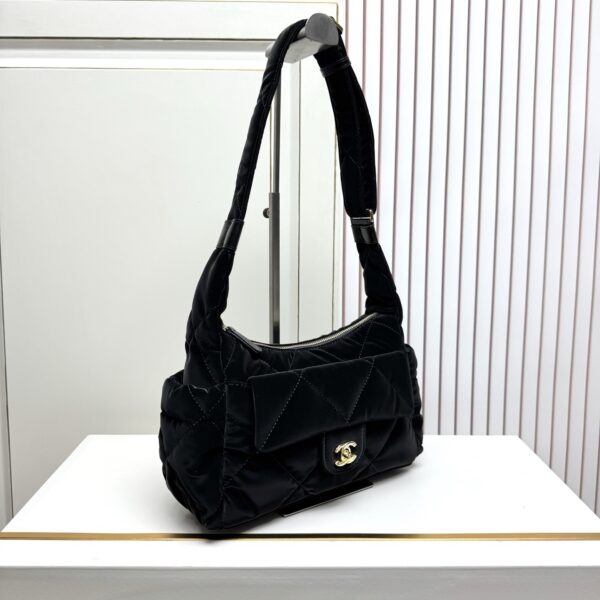 Iconic CN Handbag 6208
