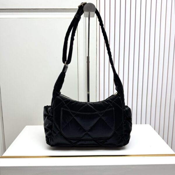 Iconic CN Handbag 6208