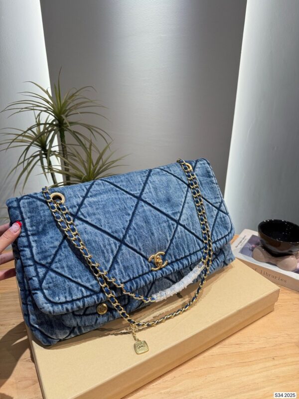 Modern Style Trendy CN Handbag 2025