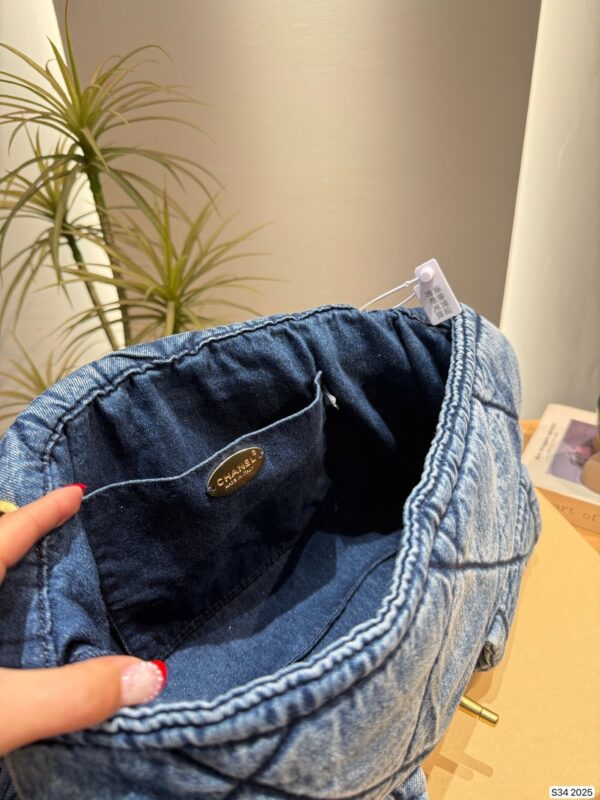 Modern Style Trendy CN Handbag 2025