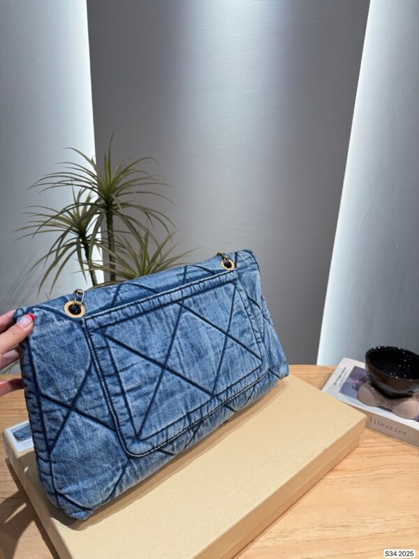 Modern Style Trendy CN Handbag 2025