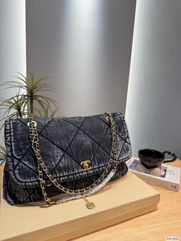 Modern Style Trendy CN Handbag 2025