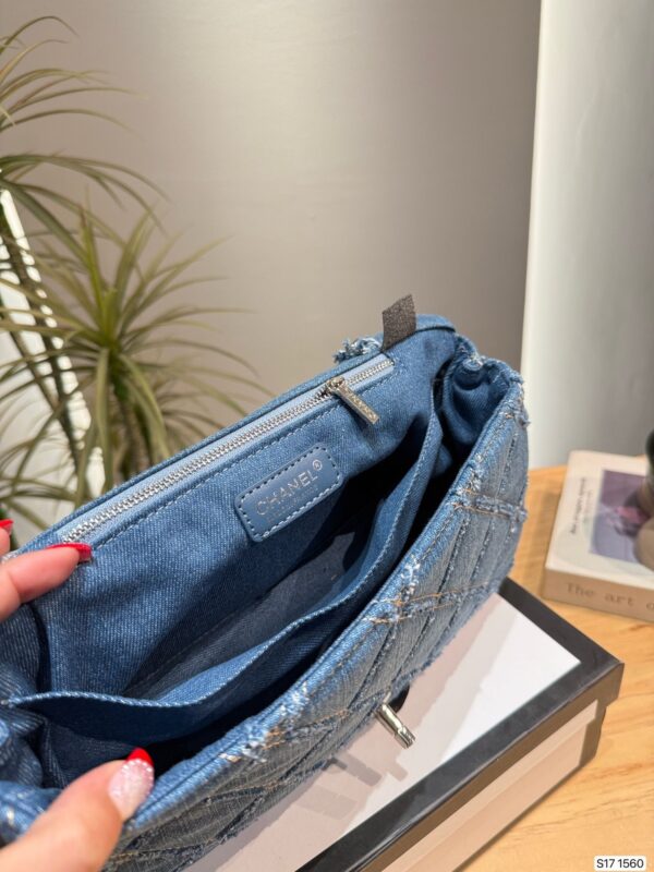Modern Style Trendy CN Handbag 1560