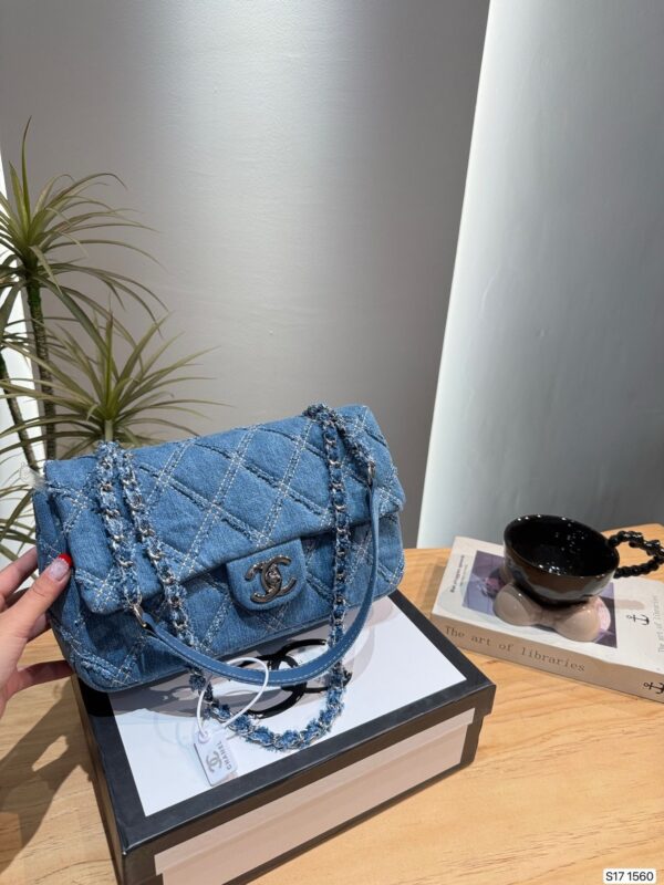 Modern Style Trendy CN Handbag 1560