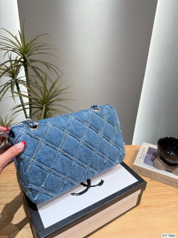 Modern Style Trendy CN Handbag 1560