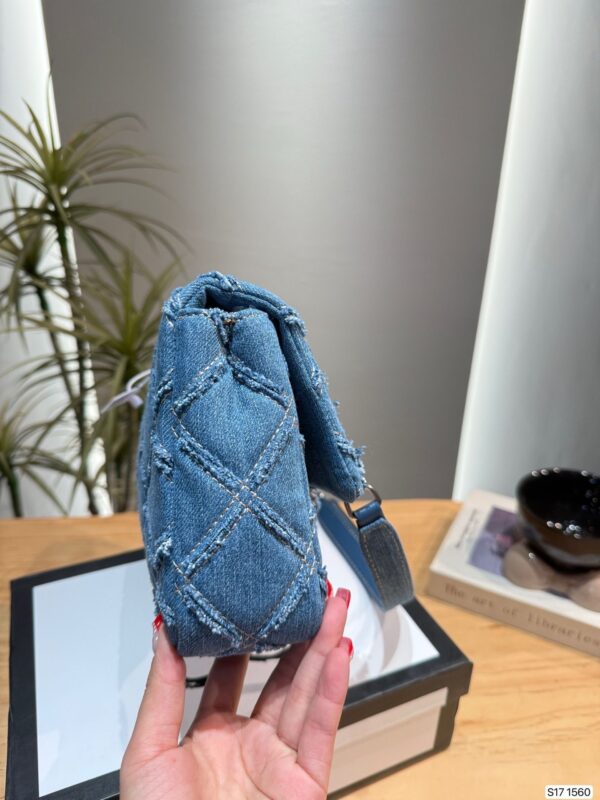 Modern Style Trendy CN Handbag 1560