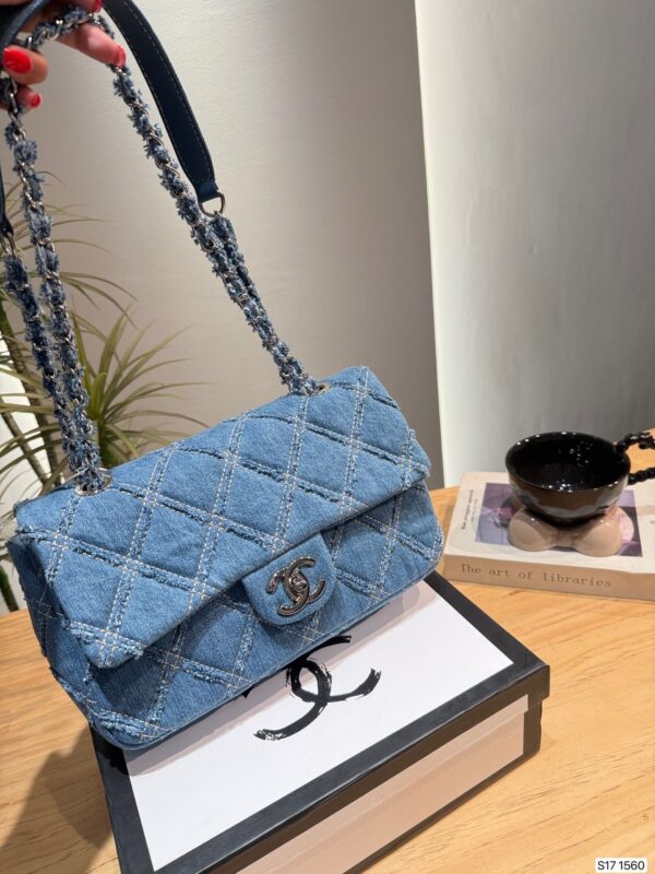 Modern Style Trendy CN Handbag 1560