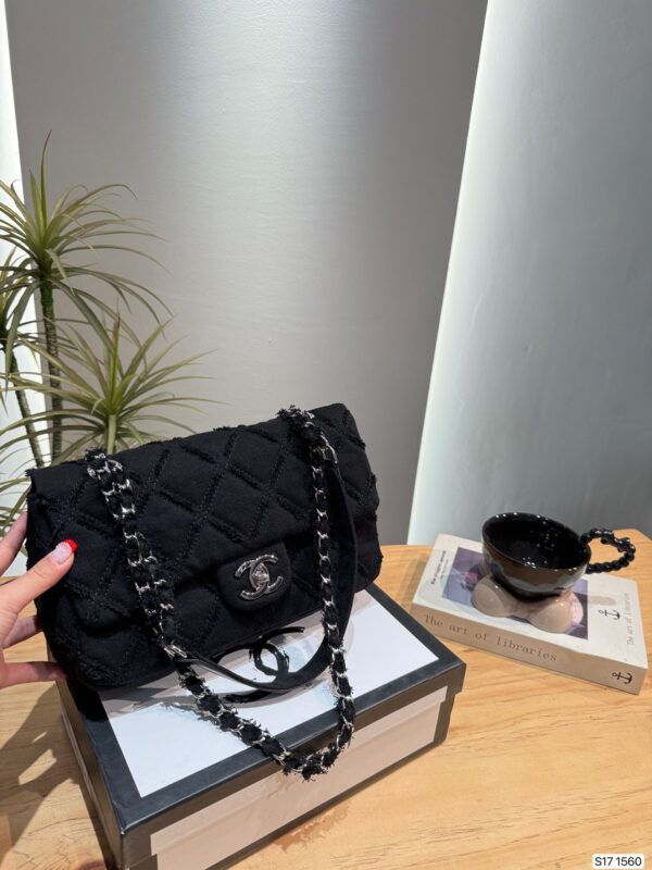 Modern Style Trendy CN Handbag 1560