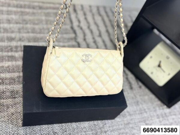 Modern Style Trendy CN Handbag 4855