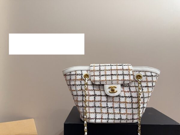 Modern Style Trendy CN Handbag CC509212 – White, 20x22cm Modern Style Trendy CN Handbag CC509212 – White, 20x22cm