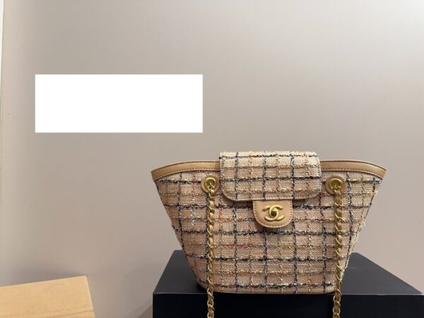 Modern Style Trendy CN Handbag CC509212 – Beige, 20x22cm Modern Style Trendy CN Handbag CC509212 – Beige, 20x22cm