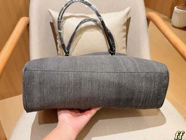 Modern Style Trendy CN Handbag C775