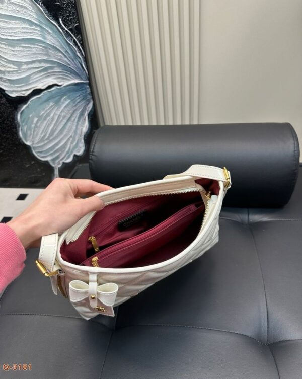Modern Style Trendy CN Handbag C761