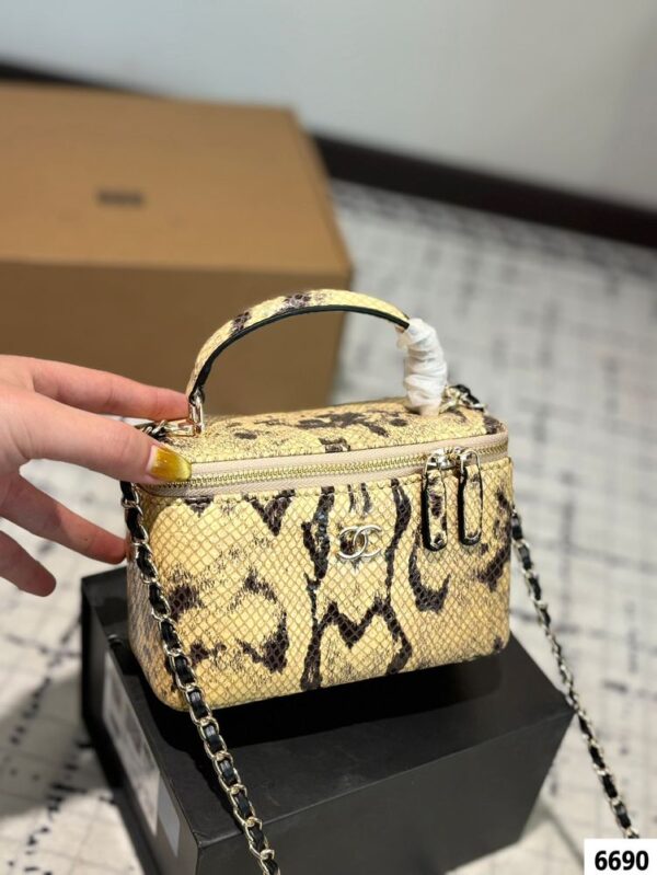 Modern Style Trendy CN Handbag C756