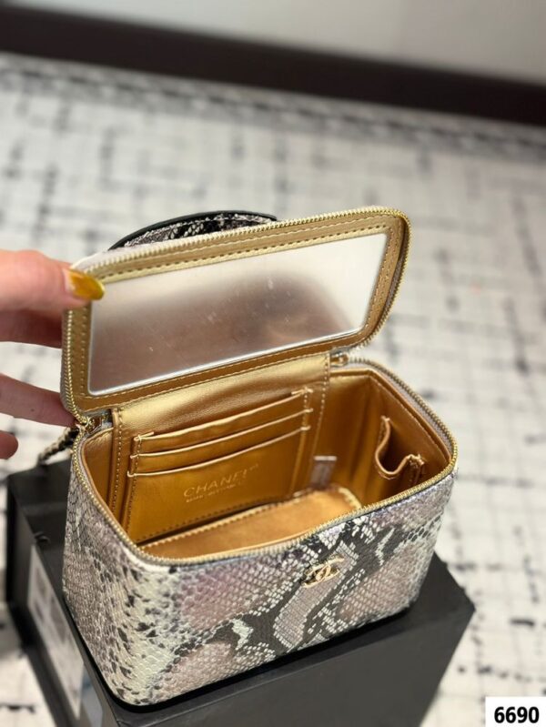 Modern Style Trendy CN Handbag C756