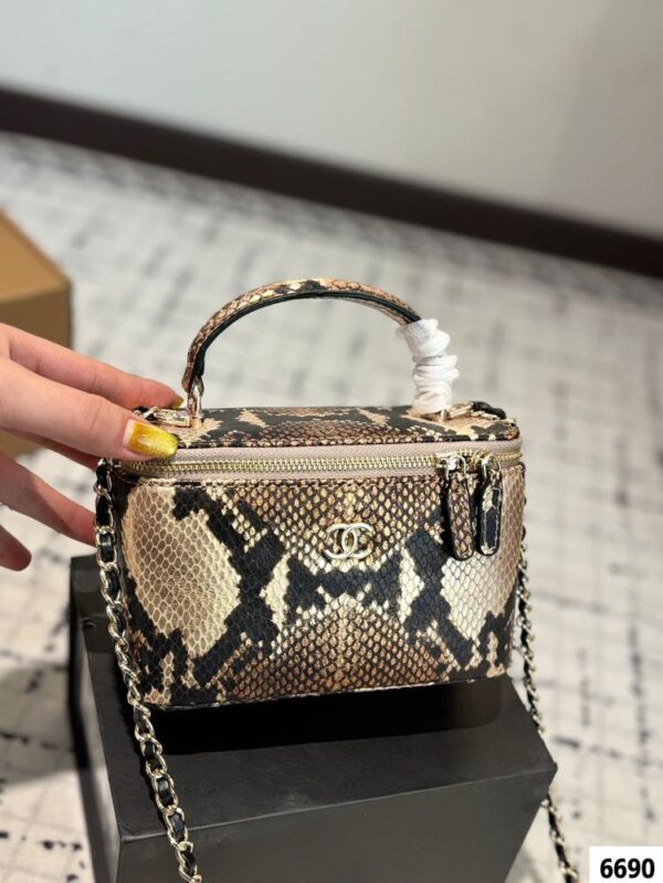 Modern Style Trendy CN Handbag C756