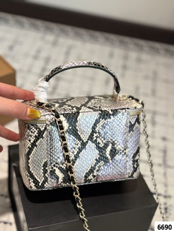 Modern Style Trendy CN Handbag C756