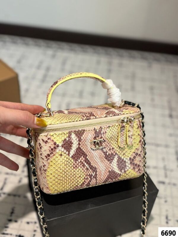 Modern Style Trendy CN Handbag C756