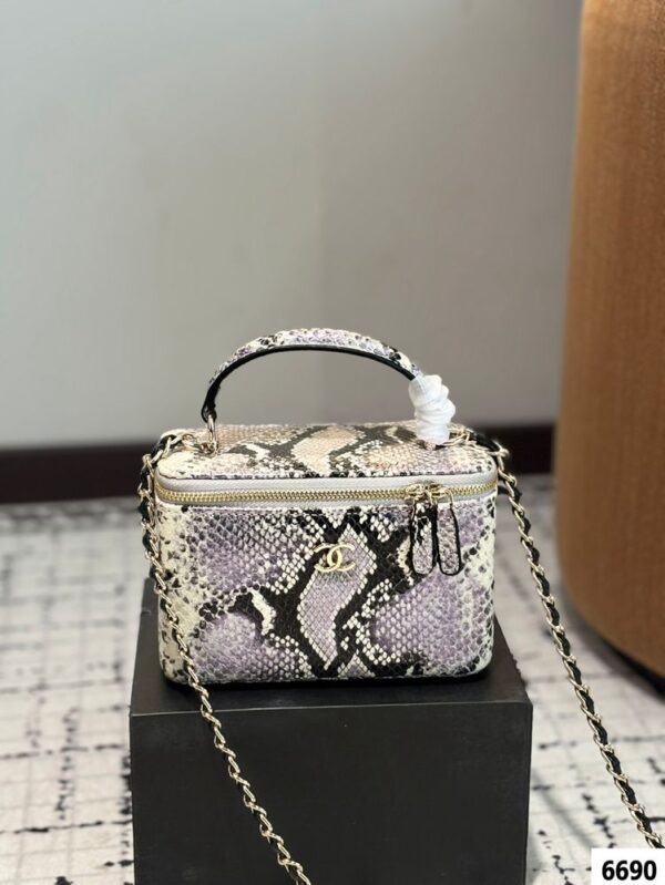 Modern Style Trendy CN Handbag C756
