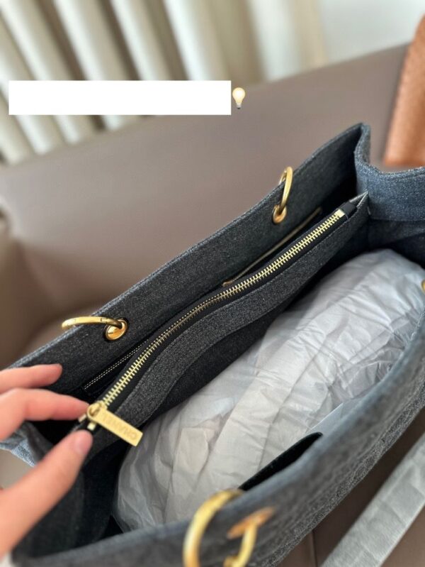 Modern Style Trendy CN Handbag C753