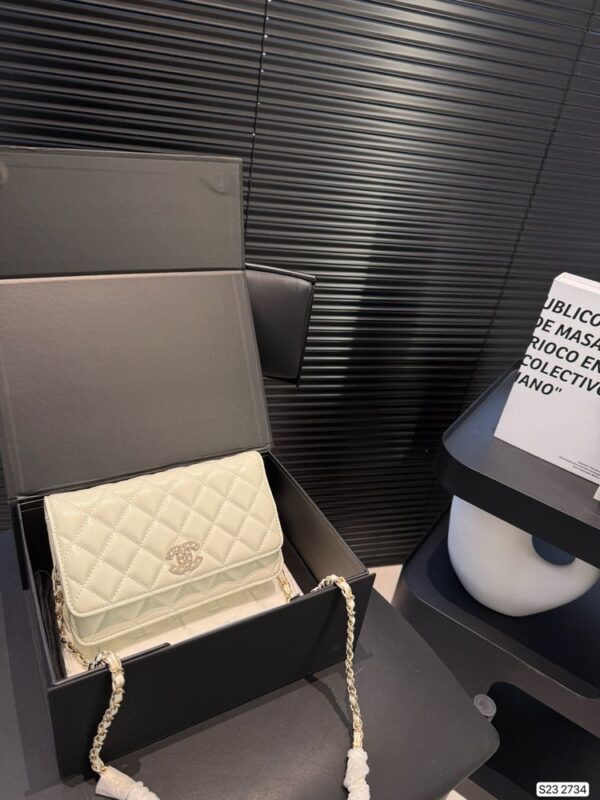 Modern Style Trendy CN Handbag C725